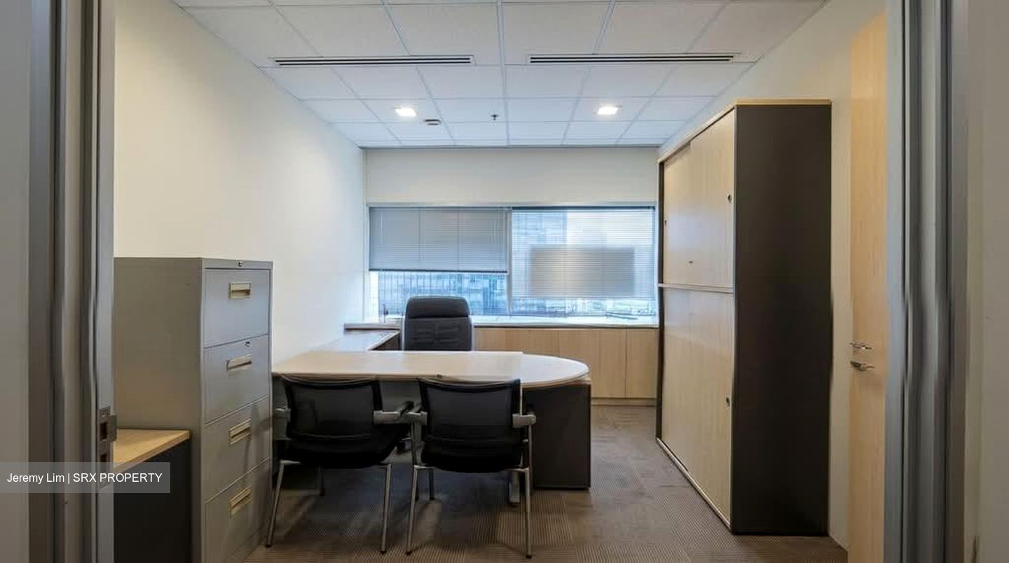 Gateway West (D7), Office #556753331